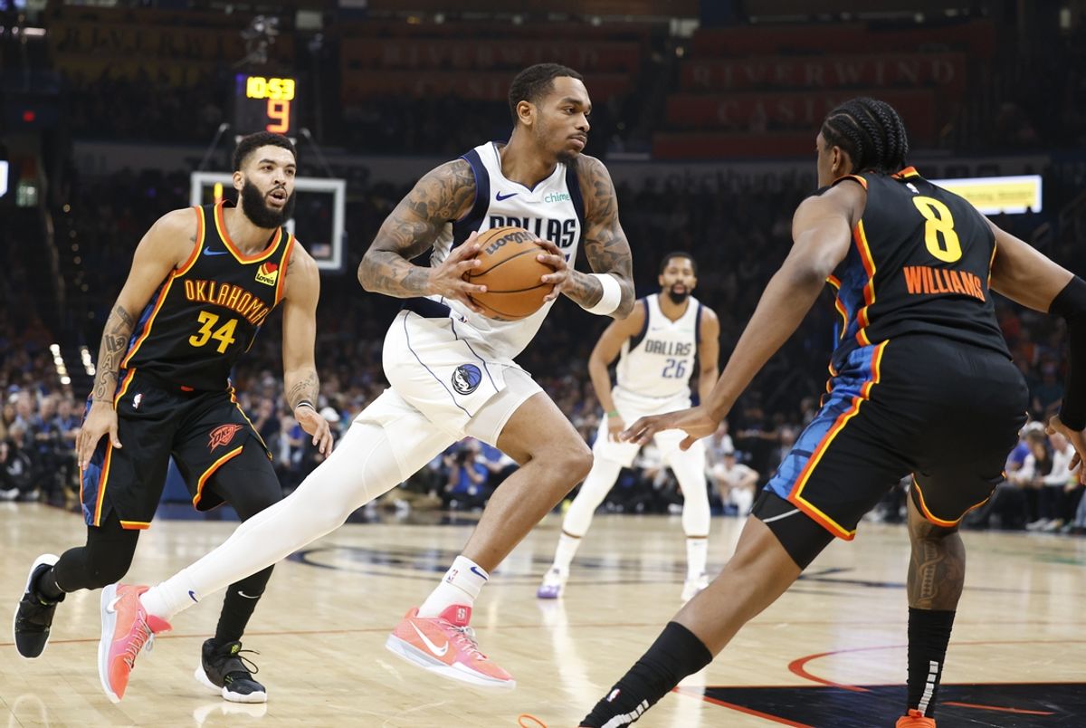 Nov 17, 2024; Oklahoma City, Oklahoma, USA; Dallas Mavericks forward P.J. Washington (25) drives to the basket between Oklahoma City Thunder forward Kenrich Williams (34) and forward Jalen Williams (8) during the second quarter at Paycom Center. Mandatory Credit: Alonzo Adams-Imagn Images