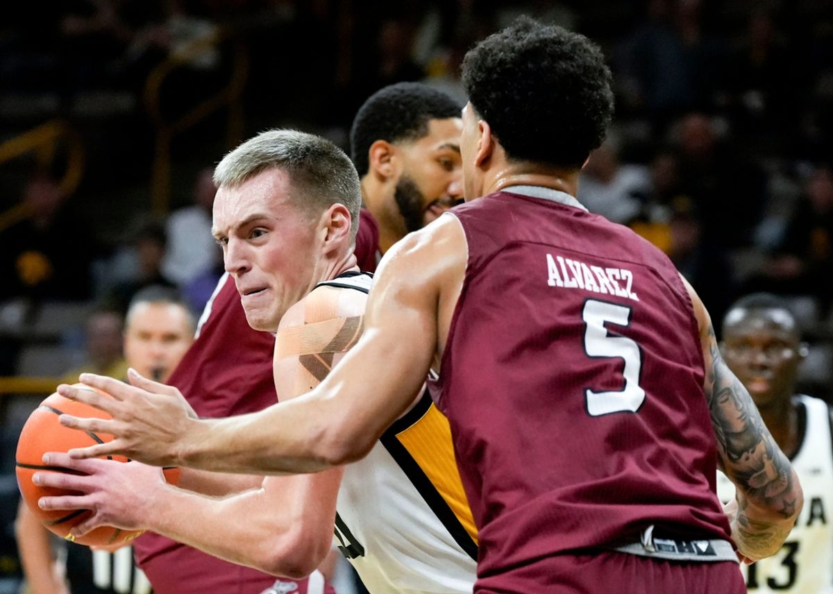 Iowa Hawkeyes forward Payton Sandfort (20) makes a move as Rider Broncs forward Jay Alvarez (5) defends Tuesday, Nov. 19, 2024 at Carver-Hawkeye Arena in Iowa City, Iowa.