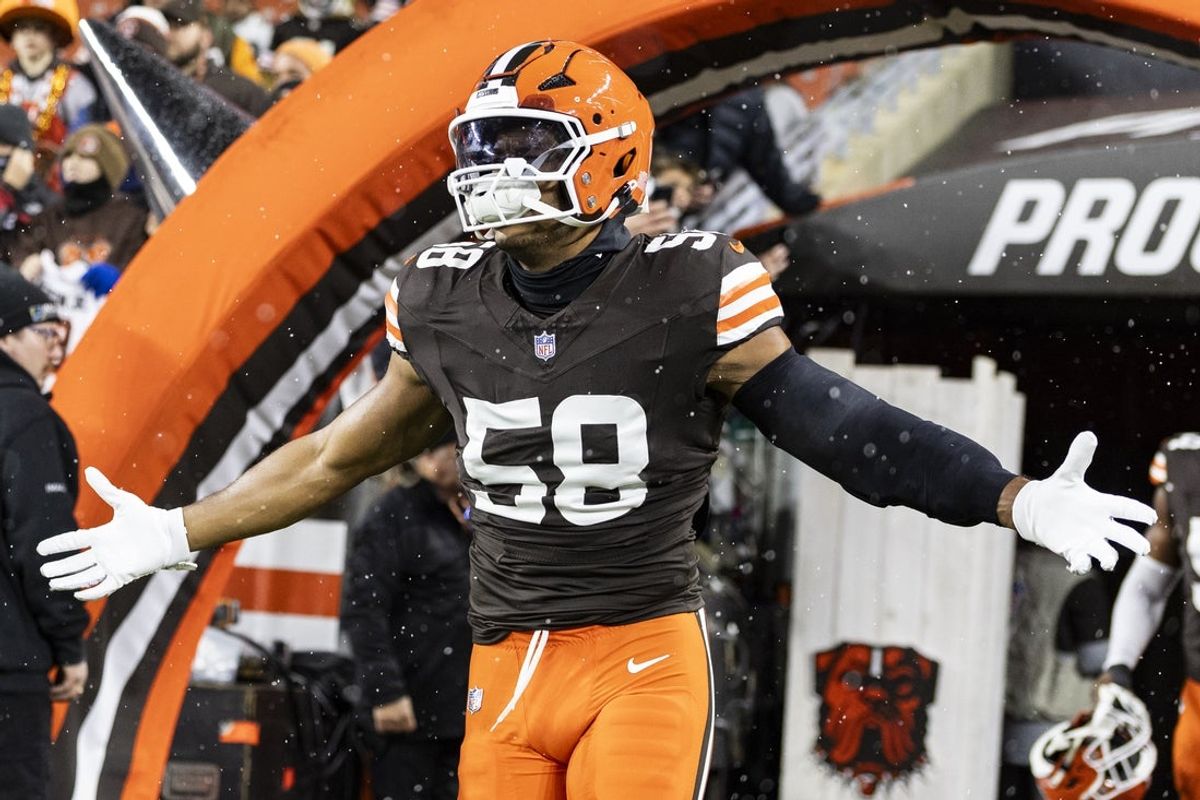 Nov 21, 2024; Cleveland, Ohio, USA; Cleveland Browns linebacker Jordan Hicks (58) enters the field for warmups before the game against the Pittsburgh Steelers at Huntington Bank Field Stadium. Mandatory Credit: Scott Galvin-Imagn Images