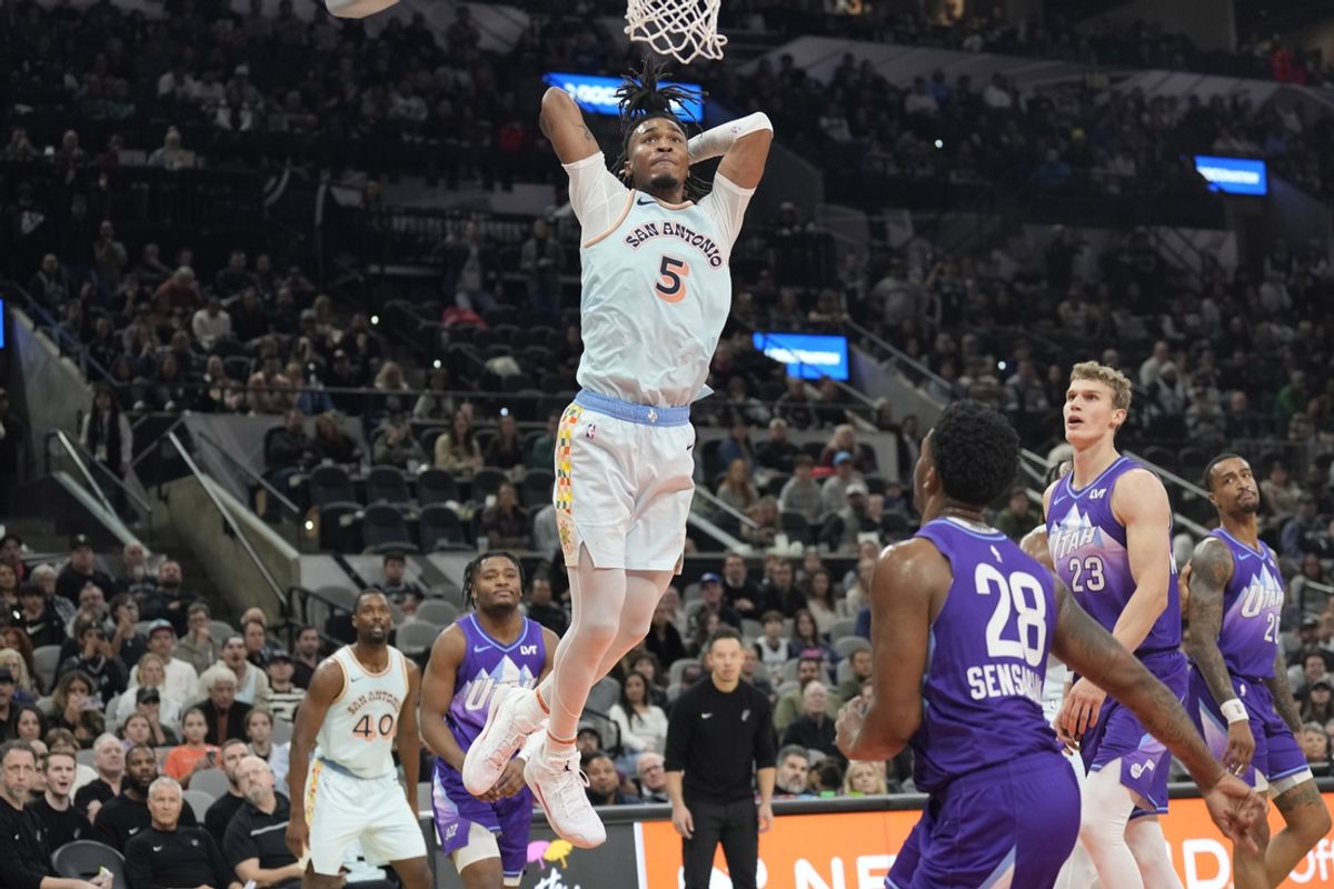 Nov 21, 2024; San Antonio, Texas, USA; San Antonio Spurs guard Stephon Castle (5) dunks during the second half against the Utah Jazz at Frost Bank Center. Mandatory Credit: Scott Wachter-Imagn Images