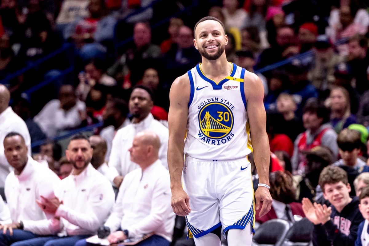 Nov 22, 2024; New Orleans, Louisiana, USA;  Golden State Warriors guard Stephen Curry (30) beats to a play against the Golden State Warriors during second half at Smoothie King Center. Mandatory Credit: Stephen Lew-Imagn Images