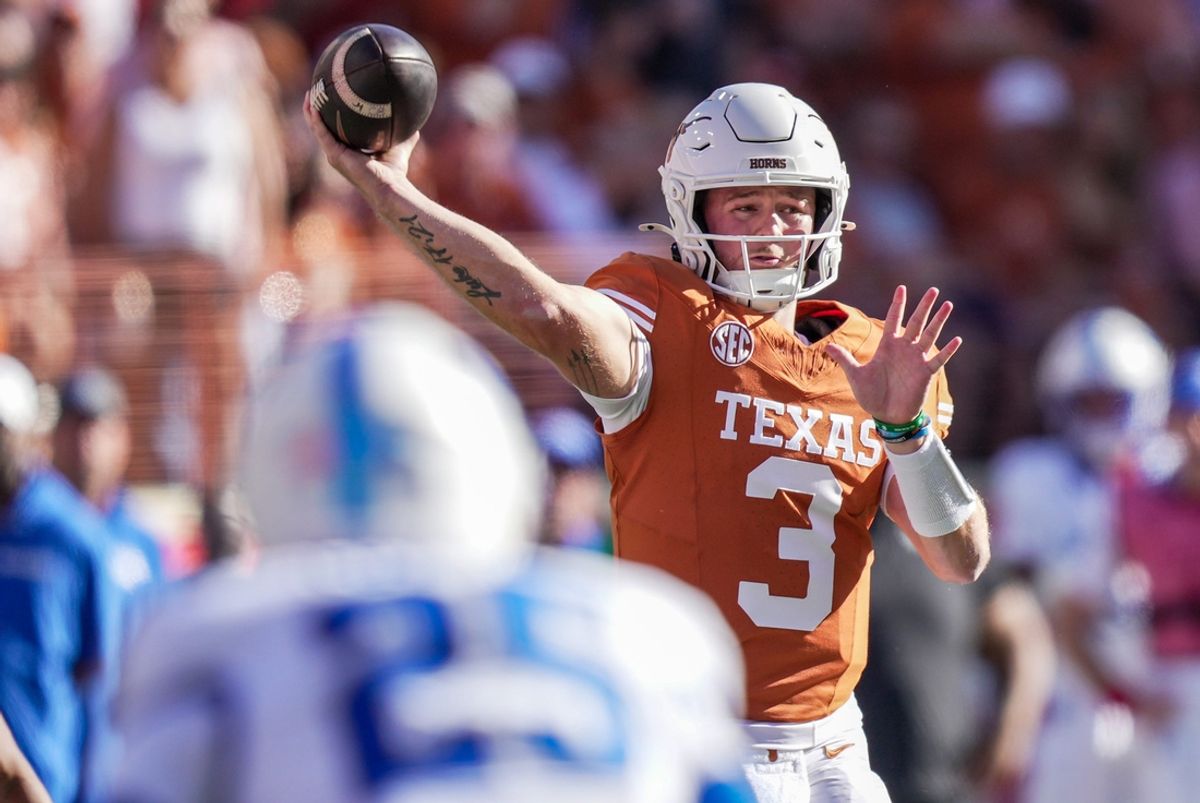 Texas Longhorns quarterback Quinn Ewers (3) passes the ball against Kentucky Wildcats in the first quarter during the first half of an NCAA college football game at Darrell K Royal Texas Memorial Stadium, Austin, Texas, Saturday, Nov 24, 2024.