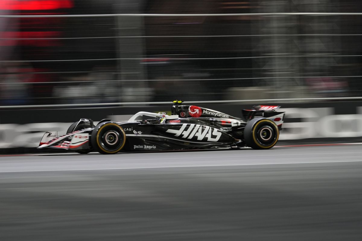 Nov 23, 2024; Las Vegas, Nevada, USA; Moneygram Haas F1 Team driver Nico Hulkenberg of Germany (27) drives during the Las Vegas Grand Prix at the Las Vegas Circuit. Mandatory Credit: Lucas Peltier-Imagn Images