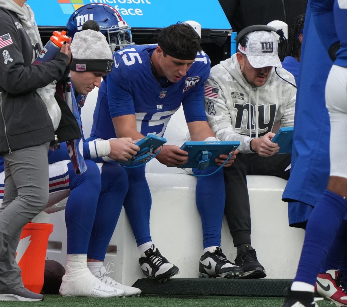East Rutherford, NJ -- November 24, 2024 -- Tommy DeVito of the Giants on the bench in the fourth quarter as the Tampa Bay Buccaneers came to MetLife Stadium and defeated the New York Giants 30-7.