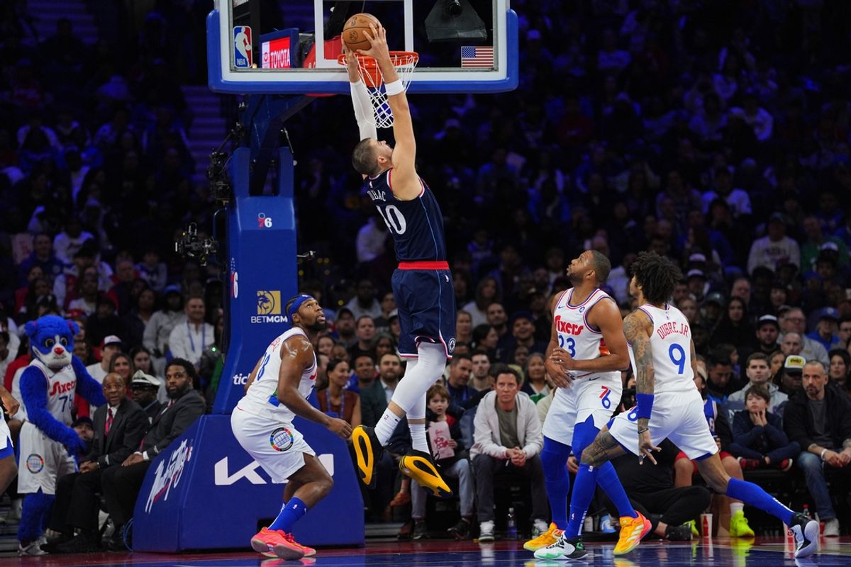 Nov 24, 2024; Philadelphia, Pennsylvania, USA; Los Angeles Clippers center Ivica Zubac (40) dunks against the Philadelphia 76ers in the second quarter at Wells Fargo Center. Mandatory Credit: Kyle Ross-Imagn Images