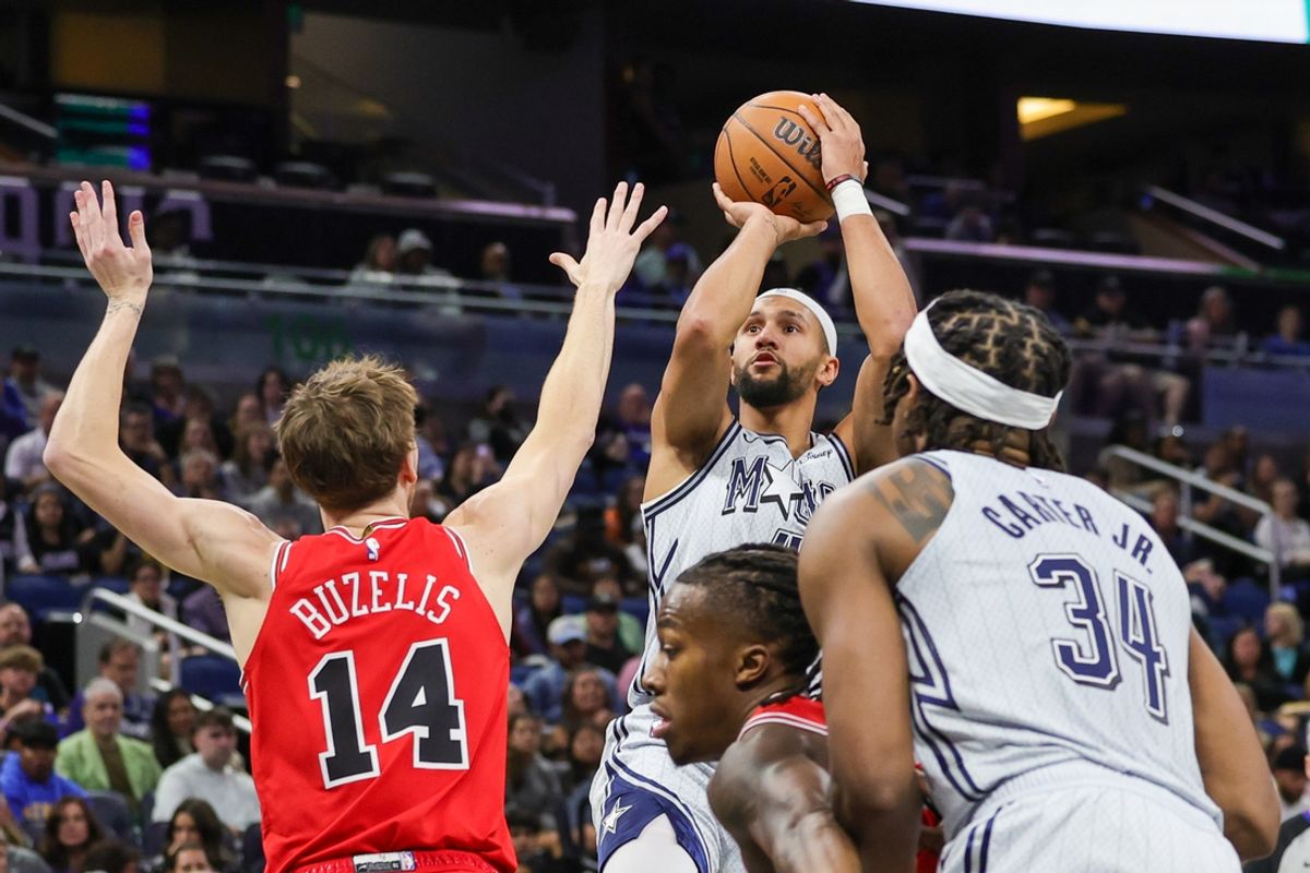 Nov 27, 2024; Orlando, Florida, USA; Orlando Magic guard Jalen Suggs (4) shoots the ball during the first quarter against the Chicago Bulls at Kia Center. Mandatory Credit: Mike Watters-Imagn Images