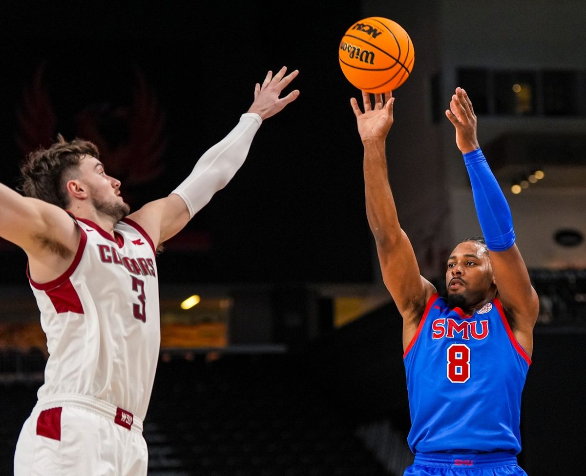 Southern Methodist Mustangs guard Kario Oquendo (8) shoots as Washington State Cougars forward Ethan Price (3) gets an arm up to try and block during the first half of their game in the Acrisure Series in Palm Desert, Calif., Wednesday, Nov. 27, 2024.