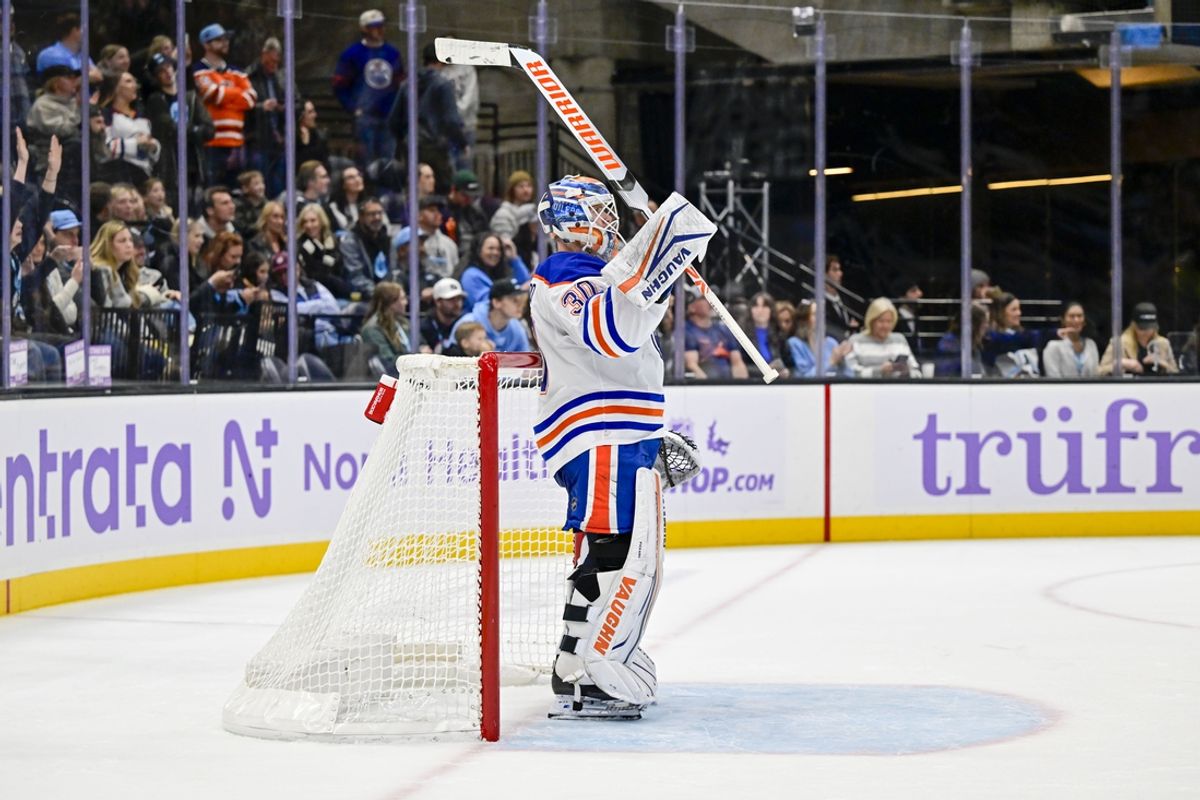 Nov 29, 2024; Salt Lake City, Utah, USA; Edmonton Oilers goaltender Calvin Pickard (30) in the goal during overtime against the Utah Hockey Club at the Delta Center. Mandatory Credit: Christopher Creveling-Imagn Images