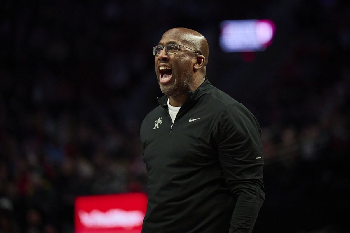Nov 29, 2024; Portland, Oregon, USA; Sacramento Kings head coach Mike Brown yells out to players during the second half against the Portland Trail Blazers at Moda Center. Mandatory Credit: Troy Wayrynen-Imagn Images