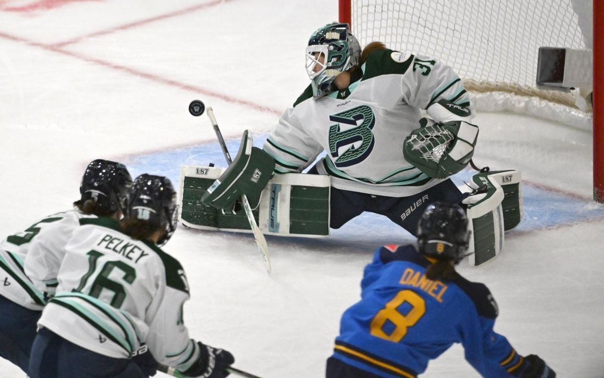 Nov 30, 2024; Toronto, ON, CANADA;  Boston Fleet goalie Aerin Frankel (31) makes a save on a shot from Toronto Sceptres forward Izzy Daniel (8) in the second period at Coca-Cola Coliseum. Mandatory Credit: Dan Hamilton-Imagn Images