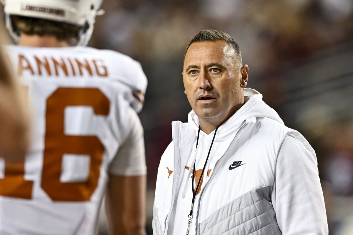 Texas Longhorns head coach Steve Sarkisian speaks with quarterback Arch Manning (16) during warm ups last season. Mandatory Credit: Maria Lysaker-Imagn Images