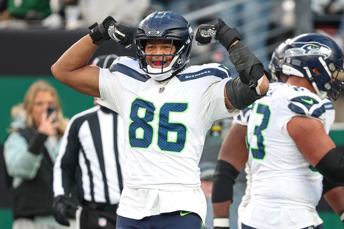 Dec 1, 2024; East Rutherford, New Jersey, USA; Seattle Seahawks tight end Pharaoh Brown (86) reacts during the second half against the New York Jets at MetLife Stadium. Mandatory Credit: Vincent Carchietta-Imagn Images