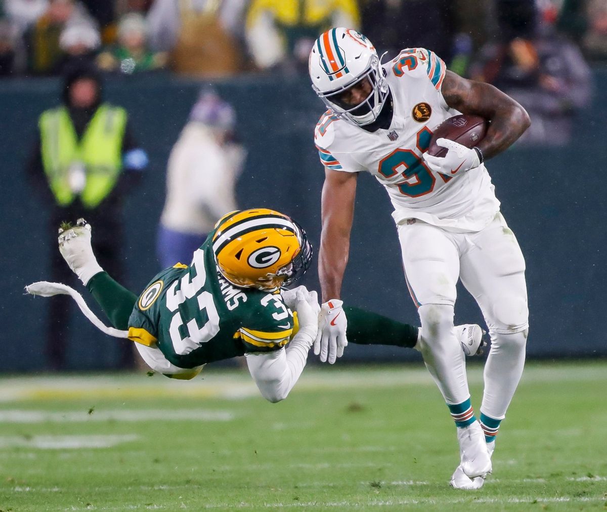 Miami Dolphins running back Raheem Mostert (31) stiff-arms Green Bay Packers safety Evan Williams (33) on Thursday, November 28, 2024, at Lambeau Field in Green Bay, Wis. The Packers won the game, 30-17.
Tork Mason/USA TODAY NETWORK-Wisconsin