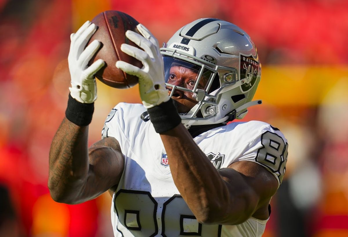 Nov 29, 2024; Kansas City, Missouri, USA; Las Vegas Raiders tight end Justin Shorter (88) warms up prior to a game against the Kansas City Chiefs at GEHA Field at Arrowhead Stadium. Mandatory Credit: Jay Biggerstaff-Imagn Images
