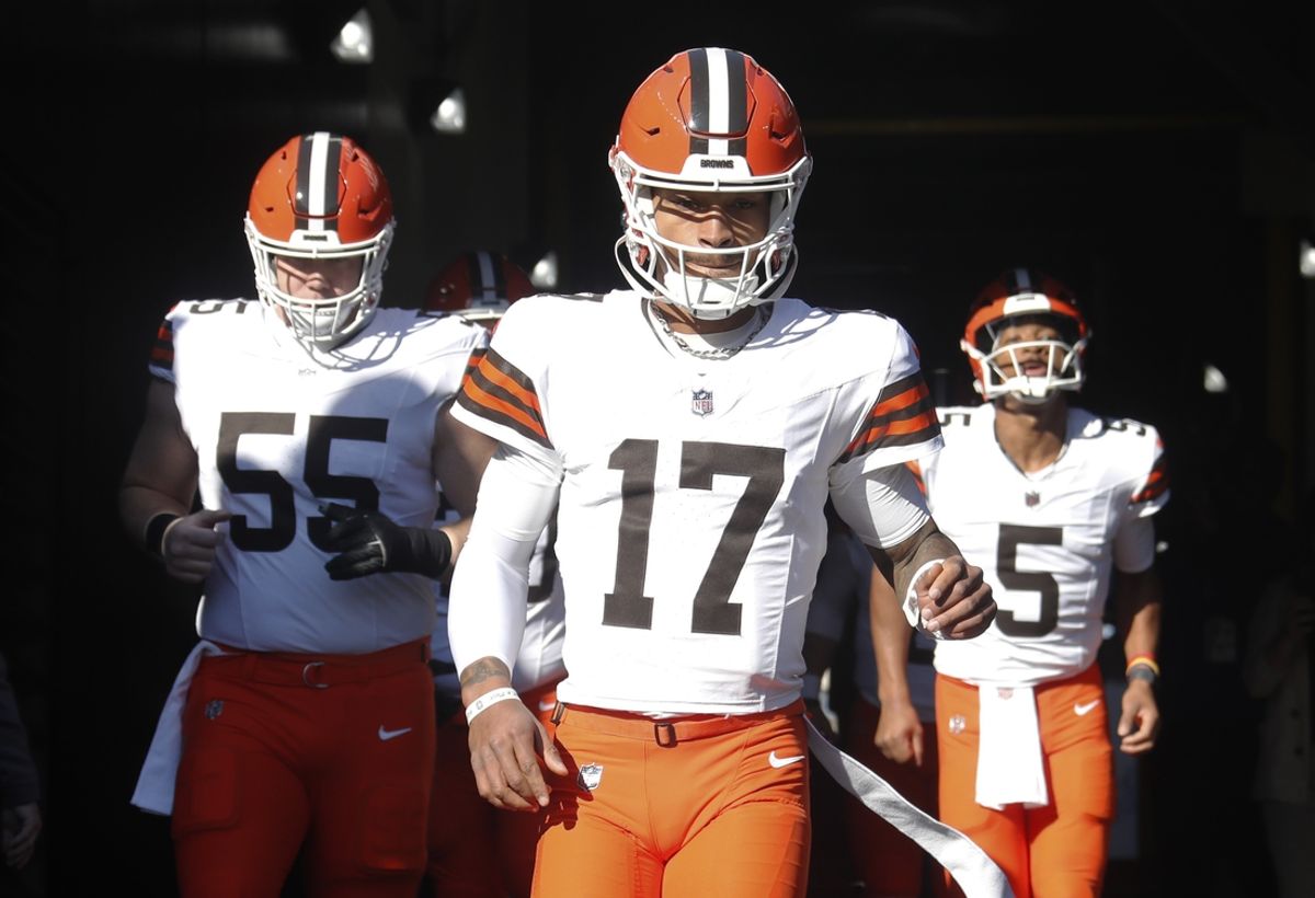 Dec 8, 2024; Pittsburgh, Pennsylvania, USA;  Cleveland Browns quarterback Dorian Thompson-Robinson (17) takes the field to play the Pittsburgh Steelers at Acrisure Stadium. Mandatory Credit: Charles LeClaire-Imagn Images