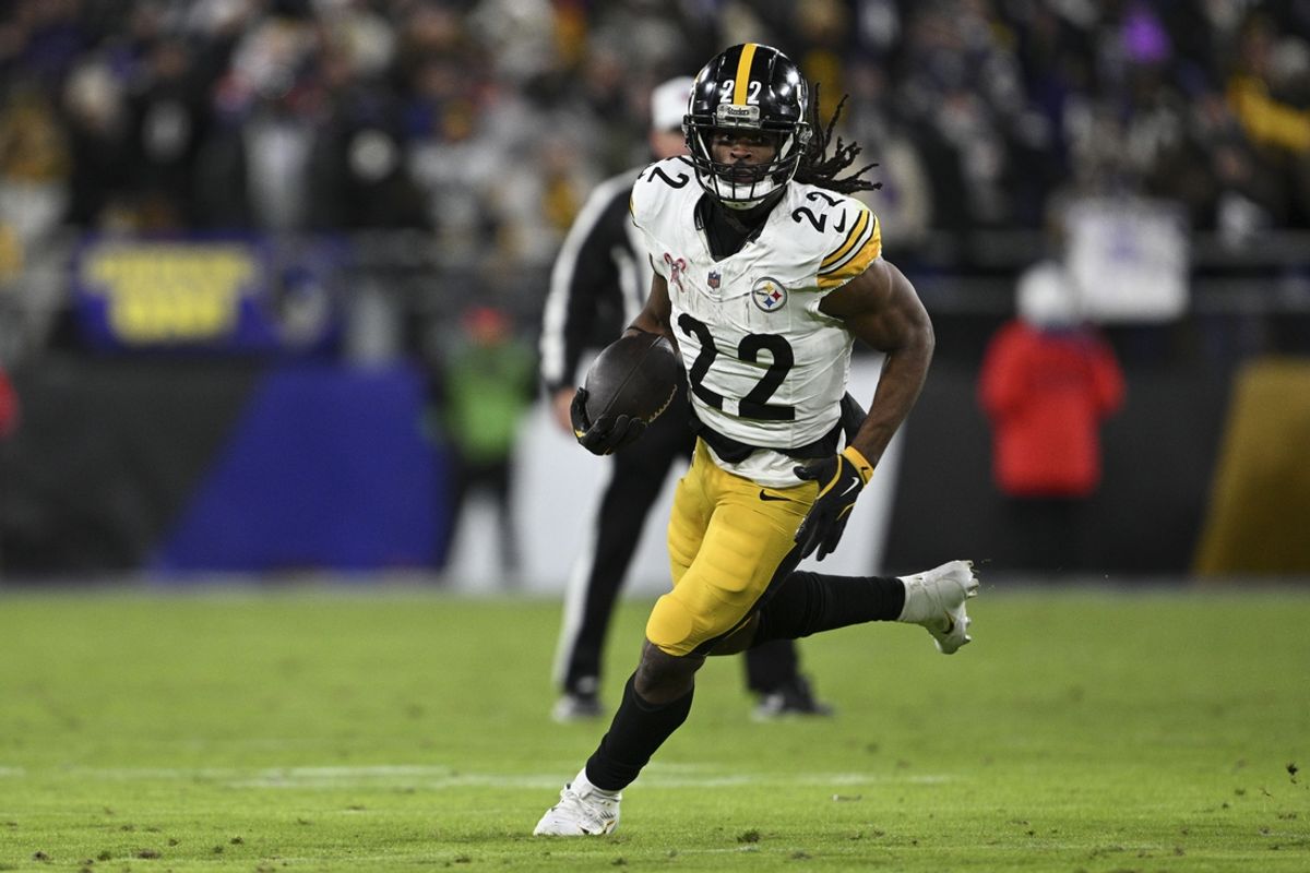 Dec 21, 2024; Baltimore, Maryland, USA;  Pittsburgh Steelers running back Najee Harris (22) rushes during  the second half against the Baltimore Ravens at M&T Bank Stadium. Mandatory Credit: Tommy Gilligan-Imagn Images