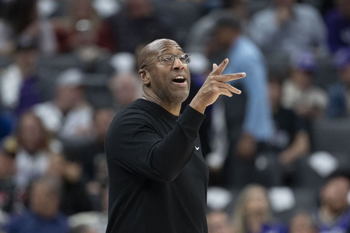 December 22, 2024; Sacramento, California, USA; Sacramento Kings head coach Mike Brown instructs against the Indiana Pacers during the fourth quarter at Golden 1 Center. Mandatory Credit: Kyle Terada-Imagn Images