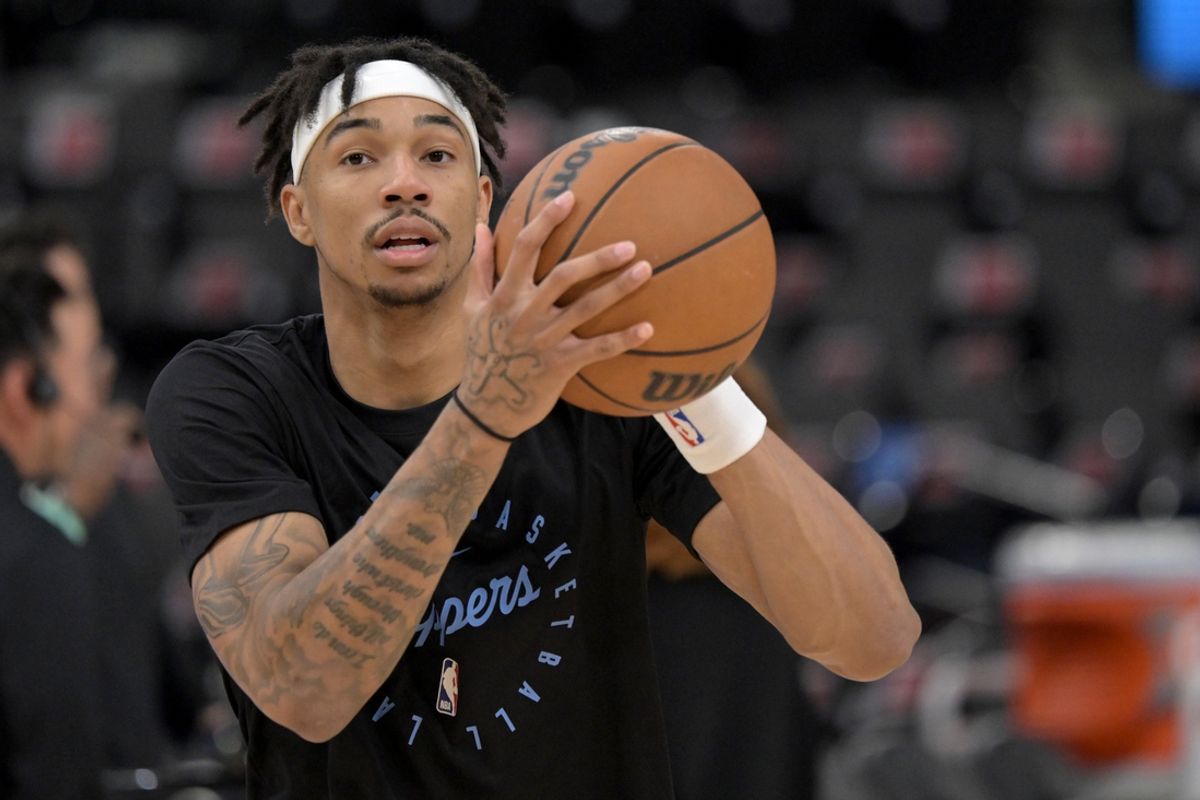 Dec 27, 2024; Inglewood, California, USA;Los Angeles Clippers guard Jordan Miller (11) warms up prior to the game against the Golden State Warriors at Intuit Dome. Mandatory Credit: Jayne Kamin-Oncea-Imagn Images