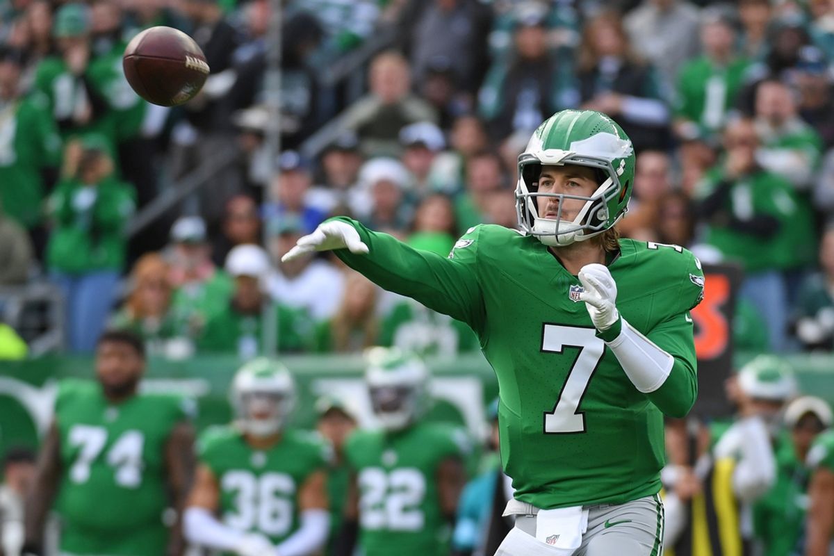 Dec 29, 2024; Philadelphia, Pennsylvania, USA; Philadelphia Eagles quarterback Kenny Pickett (7) throws a pass against the Dallas Cowboys during the first quarter at Lincoln Financial Field. Mandatory Credit: Eric Hartline-Imagn Images