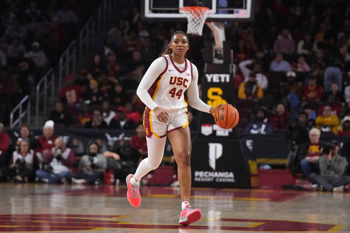 Dec 29, 2024; Los Angeles, California, USA; Southern California Trojans forward Kiki Iriafen (44) dribbles the ball against the Michigan Wolverines in the first half at Galen Center. Mandatory Credit: Kirby Lee-Imagn Images