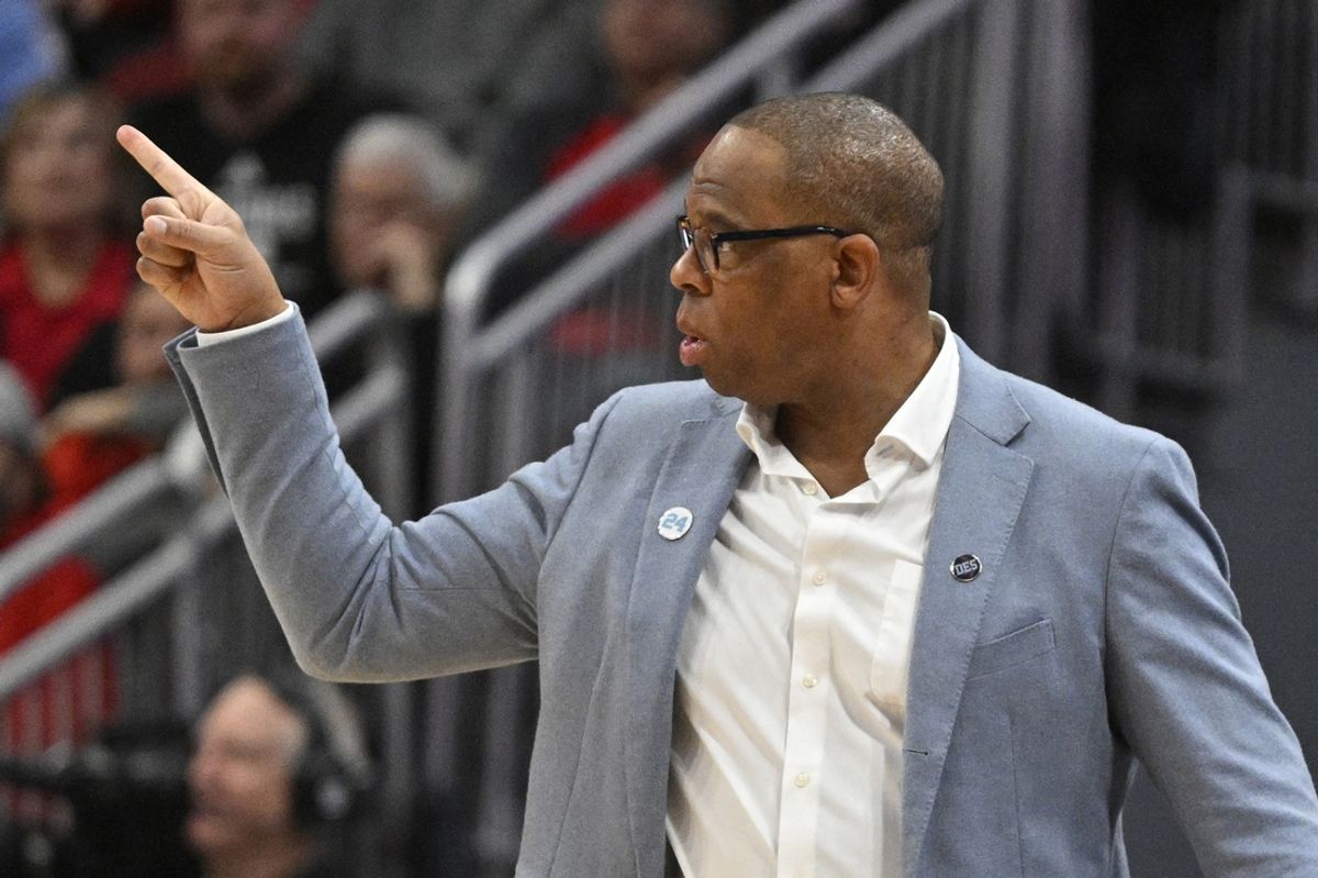 Jan 1, 2025; Louisville, Kentucky, USA;  North Carolina Tar Heels head coach Hubert Davis gives instruction during the second half against the Louisville Cardinals at KFC Yum! Center. Mandatory Credit: Jamie Rhodes-Imagn Images