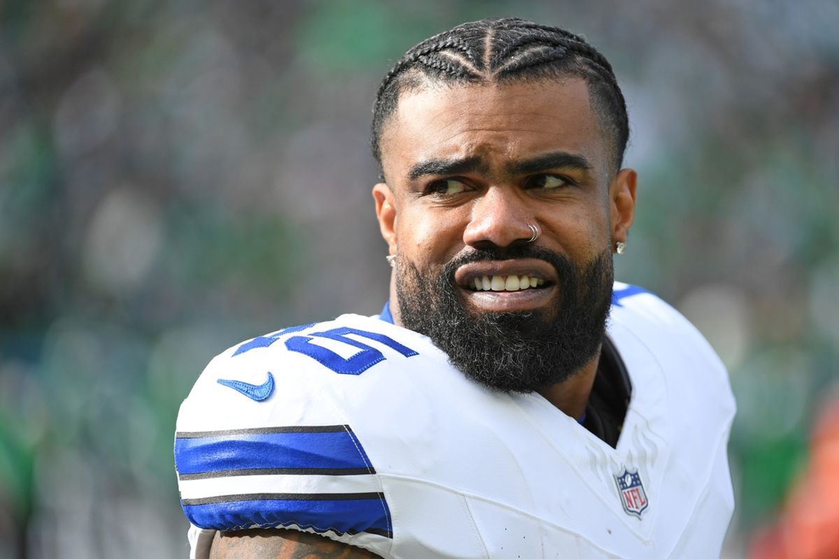 Dec 29, 2024; Philadelphia, Pennsylvania, USA; Dallas Cowboys running back Ezekiel Elliott (15) against the Philadelphia Eagles at Lincoln Financial Field. Mandatory Credit: Eric Hartline-Imagn Images