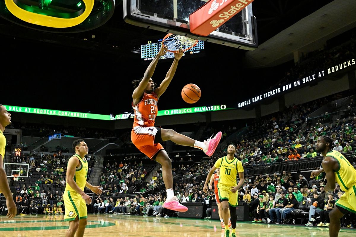 Jan 2, 2025; Eugene, Oregon, USA; Illinois Fighting Illini forward Morez Johnson Jr. (21) dunks against the Oregon Ducks during the second half at Matthew Knight Arena. Mandatory Credit: Craig Strobeck-Imagn Images