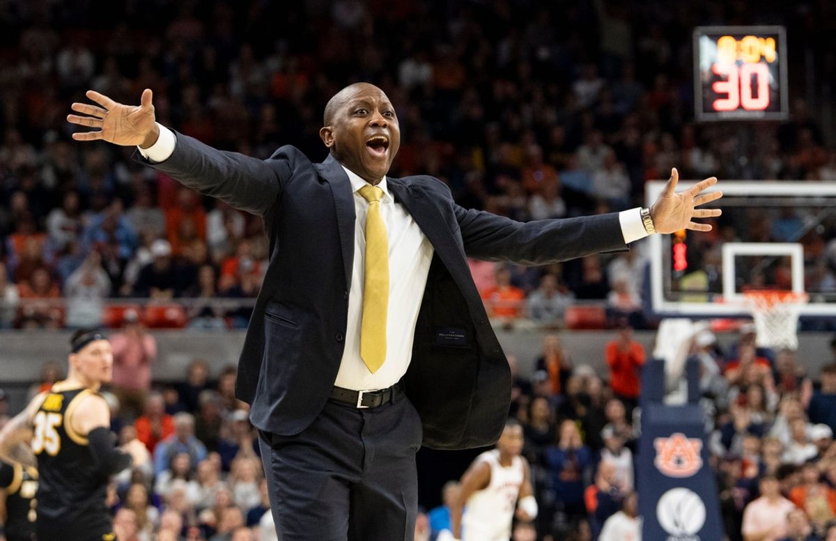Missouri Tigers head coach Dennis Gates calls for a timeout as Auburn Tigers take on Missouri Tigers at Neville Arena in Auburn, Ala., on Saturday, Jan. 4, 2025. Auburn Tigers lead Missouri Tigers 45-33 at halftime.