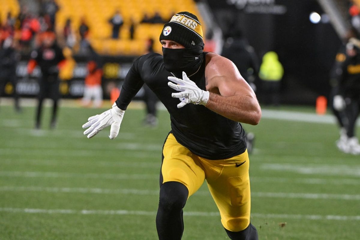 Jan 4, 2025; Pittsburgh, Pennsylvania, USA; Pittsburgh Steelers linebacker T.J. Watt (90) warms up for a game against the Cincinnati Bengals at Acrisure Stadium. Mandatory Credit: Barry Reeger-Imagn Images