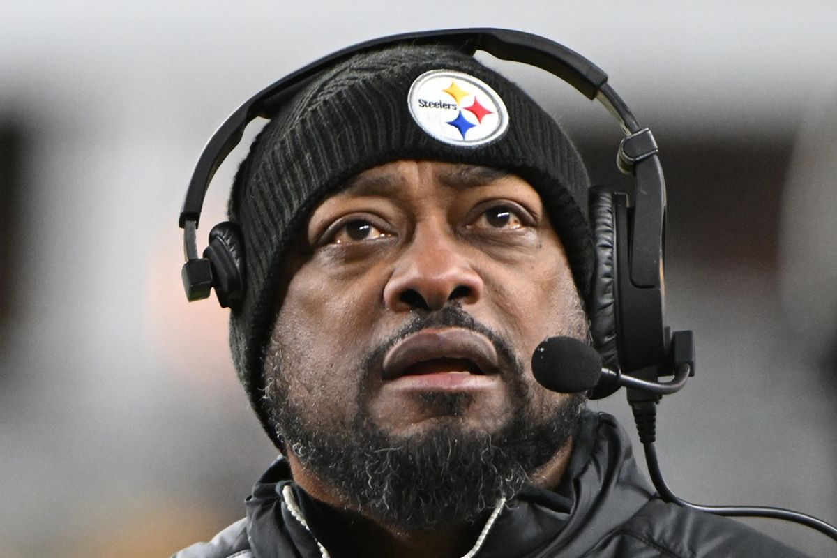Jan 4, 2025; Pittsburgh, Pennsylvania, USA; Pittsburgh Steelers head coach Mike Tomlin looks at the scoreboard against the Cincinnati Bengals during the second quarter at Acrisure Stadium. Mandatory Credit: Barry Reeger-Imagn Images