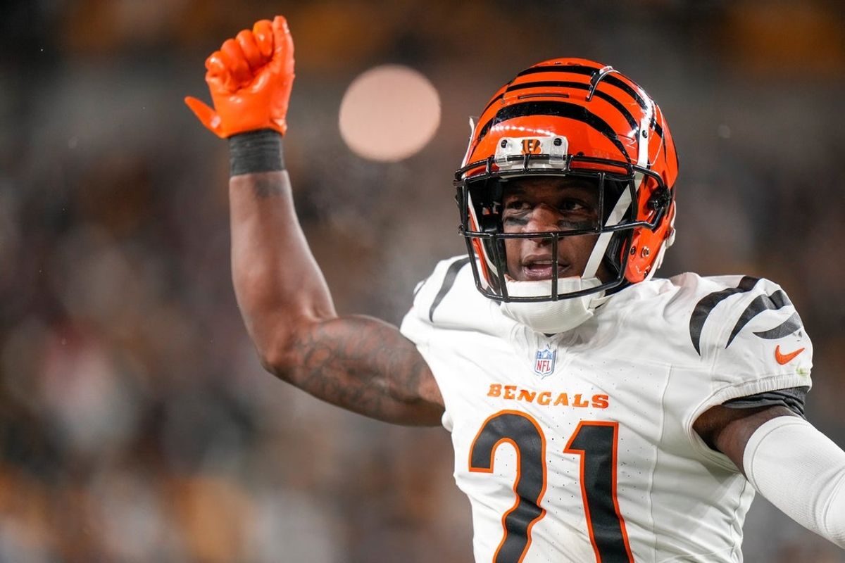 Cincinnati Bengals cornerback Mike Hilton (21) celebrates a stop in the fourth quarter of the NFL Week 18 game between the Pittsburgh Steelers and the Cincinnati Bengals at Acrisure Stadium in Pittsburgh on Saturday, Jan. 4, 2025. The Bengals won 19-17 to finish the regular season at 9-8.