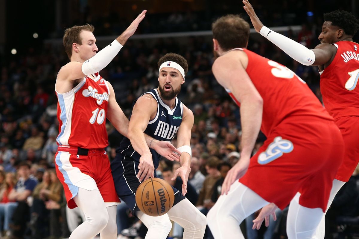 Jan 6, 2025; Memphis, Tennessee, USA; Dallas Mavericks guard Klay Thompson (31) passes the ball as Memphis Grizzlies guard Luke Kennard (10) defends during the second quarter at FedExForum. Mandatory Credit: Petre Thomas-Imagn Images