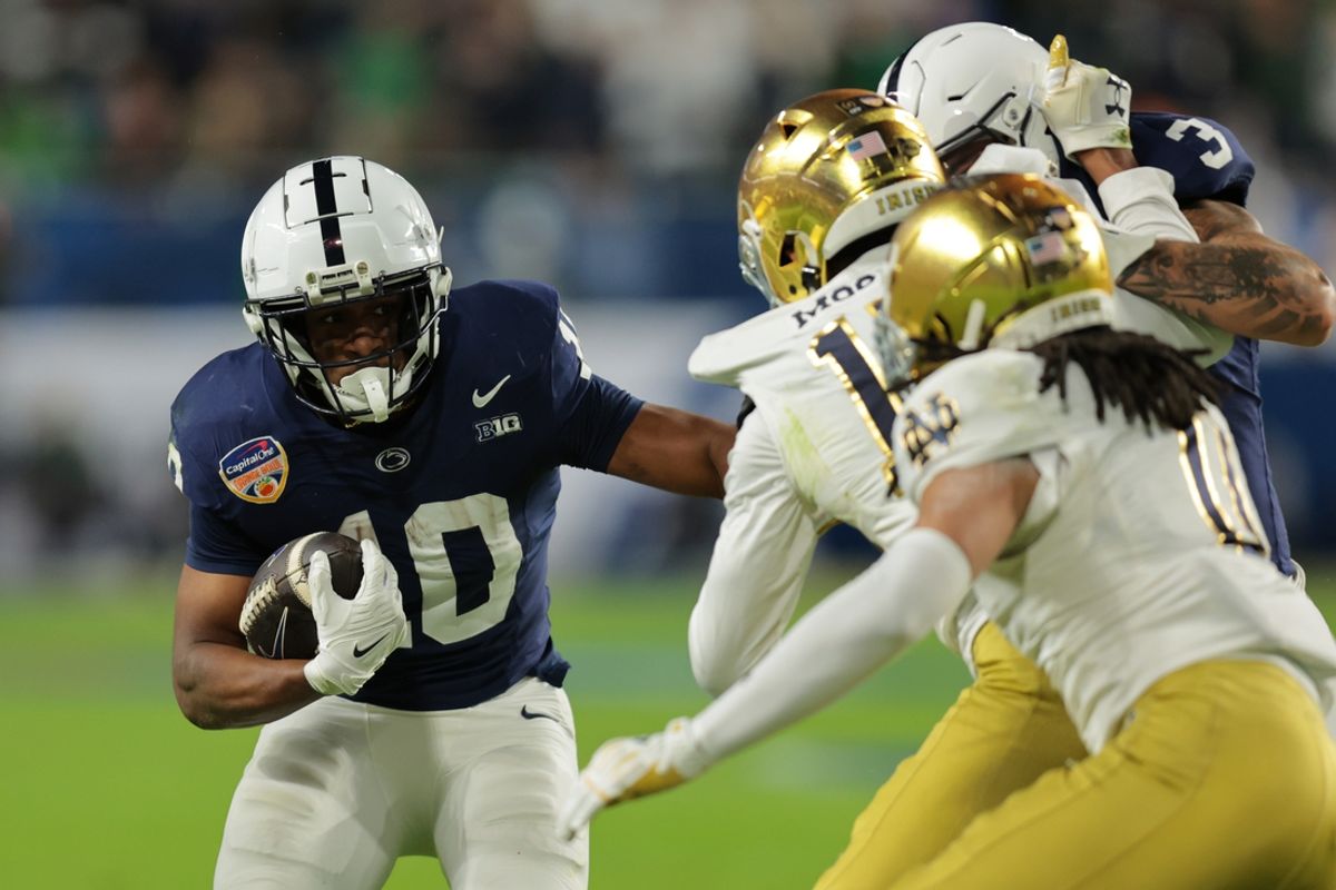 Jan 9, 2025; Miami, FL, USA; Penn State Nittany Lions running back Nicholas Singleton (10) plays the ball in the first half against the Notre Dame Fighting Irish at Hard Rock Stadium. Mandatory Credit: Sam Navarro-Imagn Images