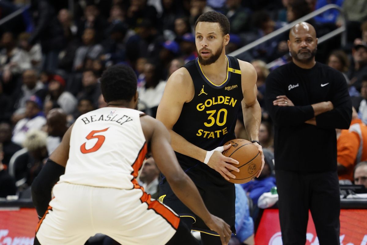 Jan 9, 2025; Detroit, Michigan, USA;  Golden State Warriors guard Stephen Curry (30) with the ball against Detroit Pistons guard Malik Beasley (5) in the second half at Little Caesars Arena. Mandatory Credit: Rick Osentoski-Imagn Images