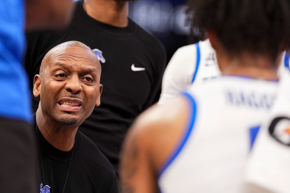 Memphis' head coach Penny Hardaway speaks to PJ Haggerty (4) in a huddle during a timeout during the game between East Carolina University and University of Memphis at FedExForum in Memphis, Tenn., on Saturday, January 11, 2025.