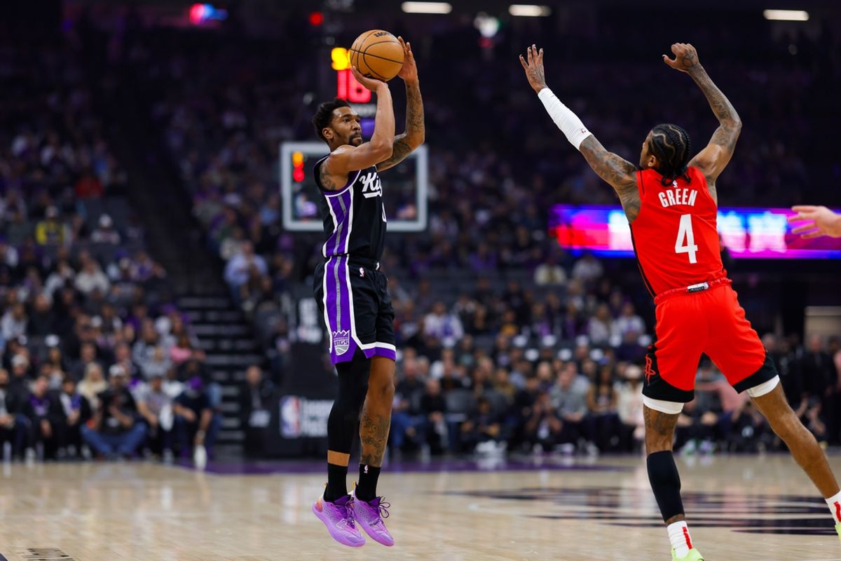 Jan 16, 2025; Sacramento, California, USA; Sacramento Kings guard Malik Monk (0) shoots the ball against Houston Rockets guard Jalen Green (4) during the first quarter at Golden 1 Center. Mandatory Credit: Sergio Estrada-Imagn Images