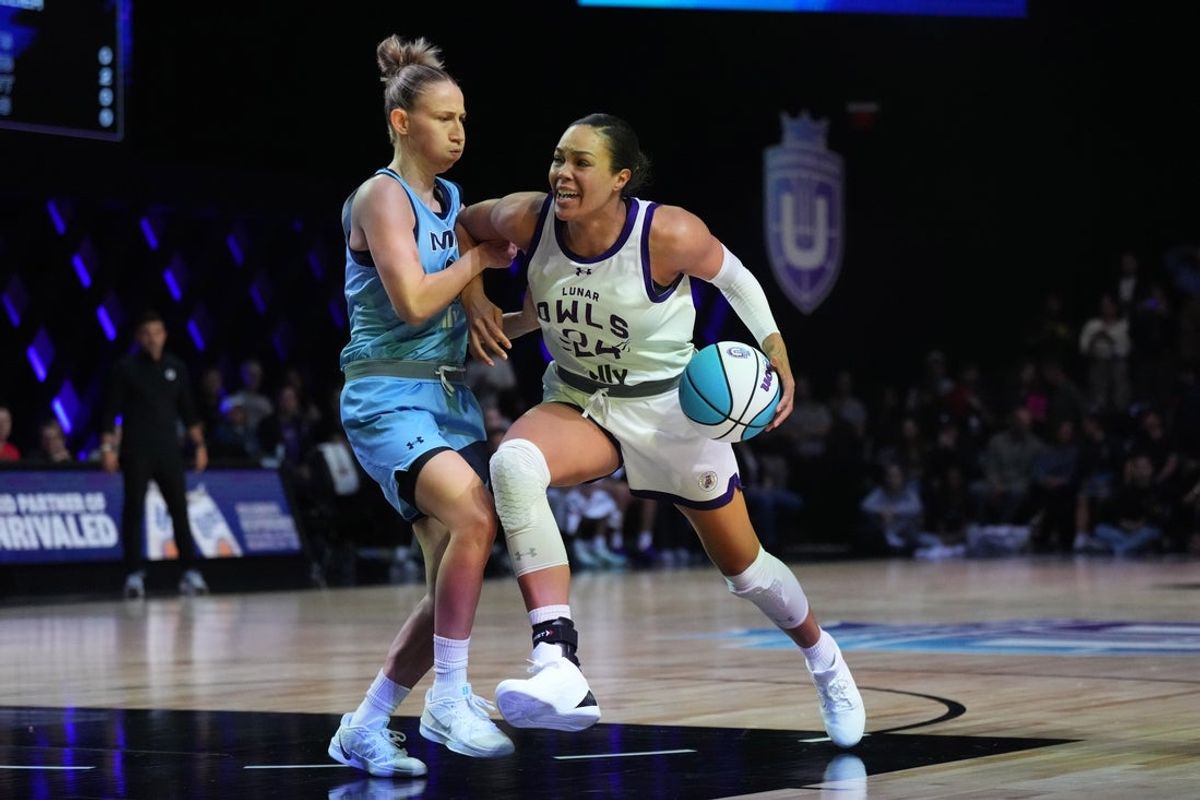 Jan 17, 2025; Miami, FL, USA; Napheesa Collier (24) of the Lunar Owls drives toward the basket as Courtney Vandersloot (25) of the Mist defends during the first half of the Unrivaled women’s professional 3v3 basketball league at Wayfair Arena. Mandatory Credit: Jim Rassol-Imagn Images