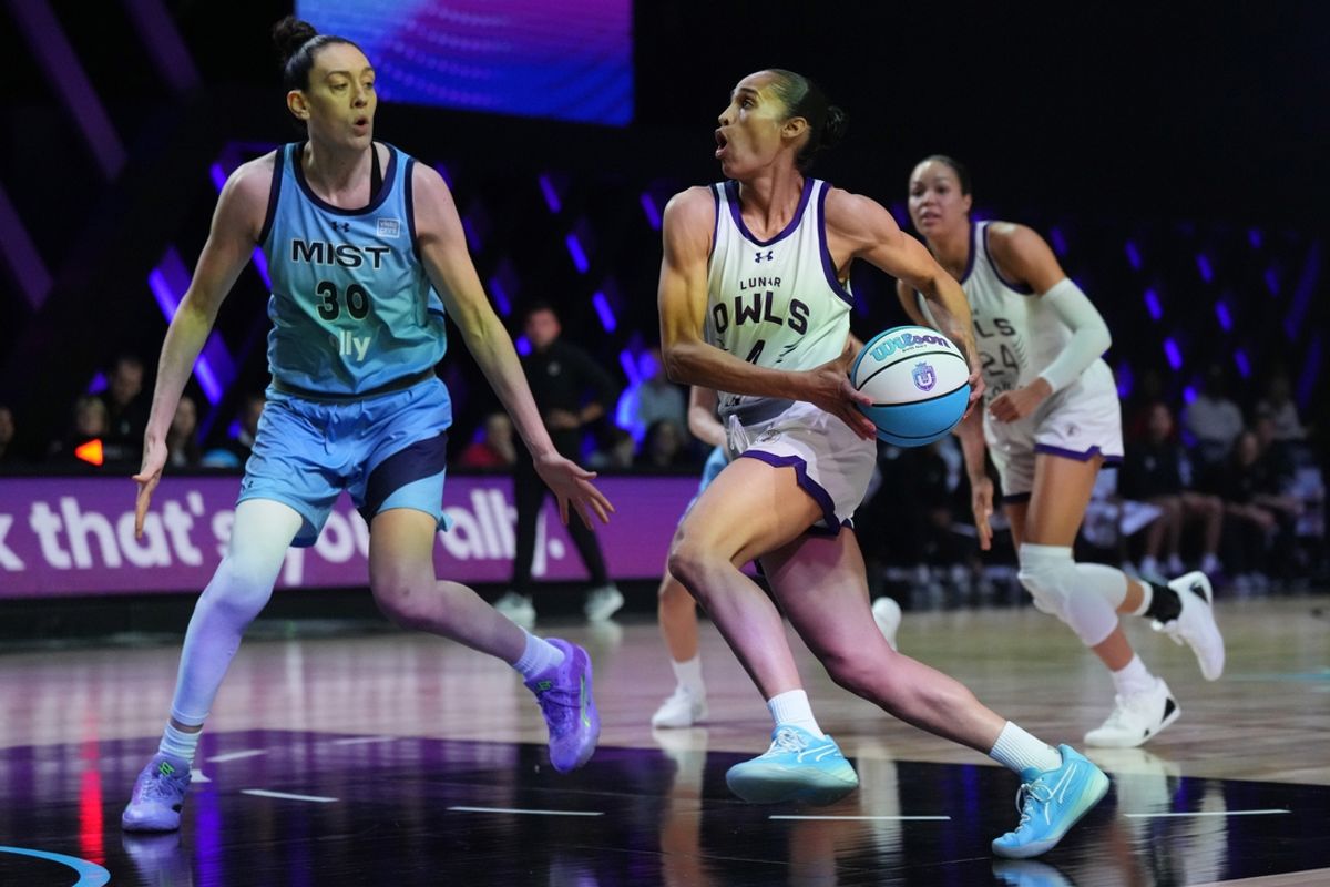 Jan 17, 2025; Miami, FL, USA; Skylar Diggins-Smith (4) of the Lunar Owls drives toward the basket as Breanna Stewart (30) of the Mist defends during the first half of the Unrivaled women’s professional 3v3 basketball league at Wayfair Arena. Mandatory Credit: Jim Rassol-Imagn Images