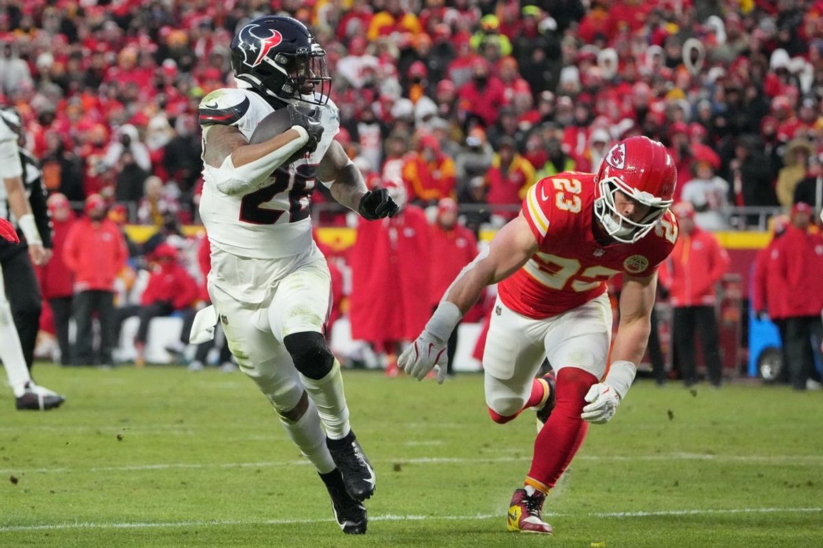 Jan 18, 2025; Kansas City, Missouri, USA; Houston Texans running back Joe Mixon (28) runs the ball in for a touchdown against Kansas City Chiefs linebacker Drue Tranquill (23) during the third quarter of a 2025 AFC divisional round game at GEHA Field at Arrowhead Stadium. Mandatory Credit: Denny Medley-Imagn Images