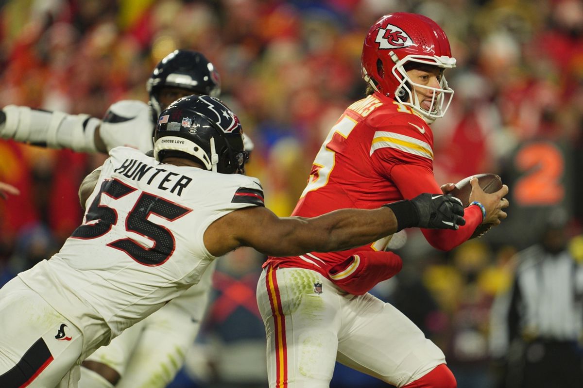 Jan 18, 2025; Kansas City, Missouri, USA; Houston Texans defensive end Danielle Hunter (55) tackles Kansas City Chiefs quarterback Patrick Mahomes (15) during the third quarter of a 2025 AFC divisional round game at GEHA Field at Arrowhead Stadium. Mandatory Credit: Jay Biggerstaff-Imagn Images