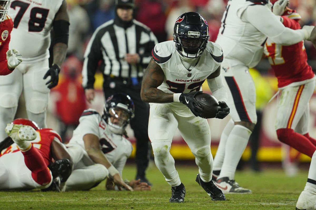 Jan 18, 2025; Kansas City, Missouri, USA; Houston Texans running back Dare Ogunbowale (33) runs the ball after catching a pass against the Kansas City Chiefs during the fourth quarter of a 2025 AFC divisional round game at GEHA Field at Arrowhead Stadium. Mandatory Credit: Jay Biggerstaff-Imagn Images