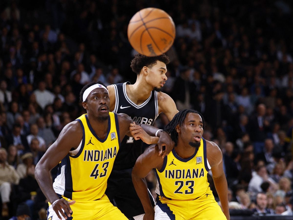 [US, Mexico, & Canada customers only] Jan 23, 2025; Paris, FRANCE; San Antonio Spurs player Victor Wembanyama battles for position with Indiana Pacers players Pascal Siakam and Aaron Nesmith in the Paris Games 2025 NBA basketball game at Accor Arena. Mandatory Credit: Stephanie Lecocq/Reuters via Imagn Images