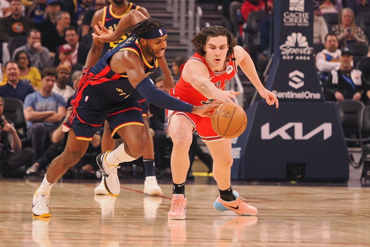 Jan 23, 2025; San Francisco, California, USA; Golden State Warriors guard Buddy Hield (7) steals the ball from Chicago Bulls guard Josh Giddey (3) during the first quarter at Chase Center. Mandatory Credit: Kelley L Cox-Imagn Images