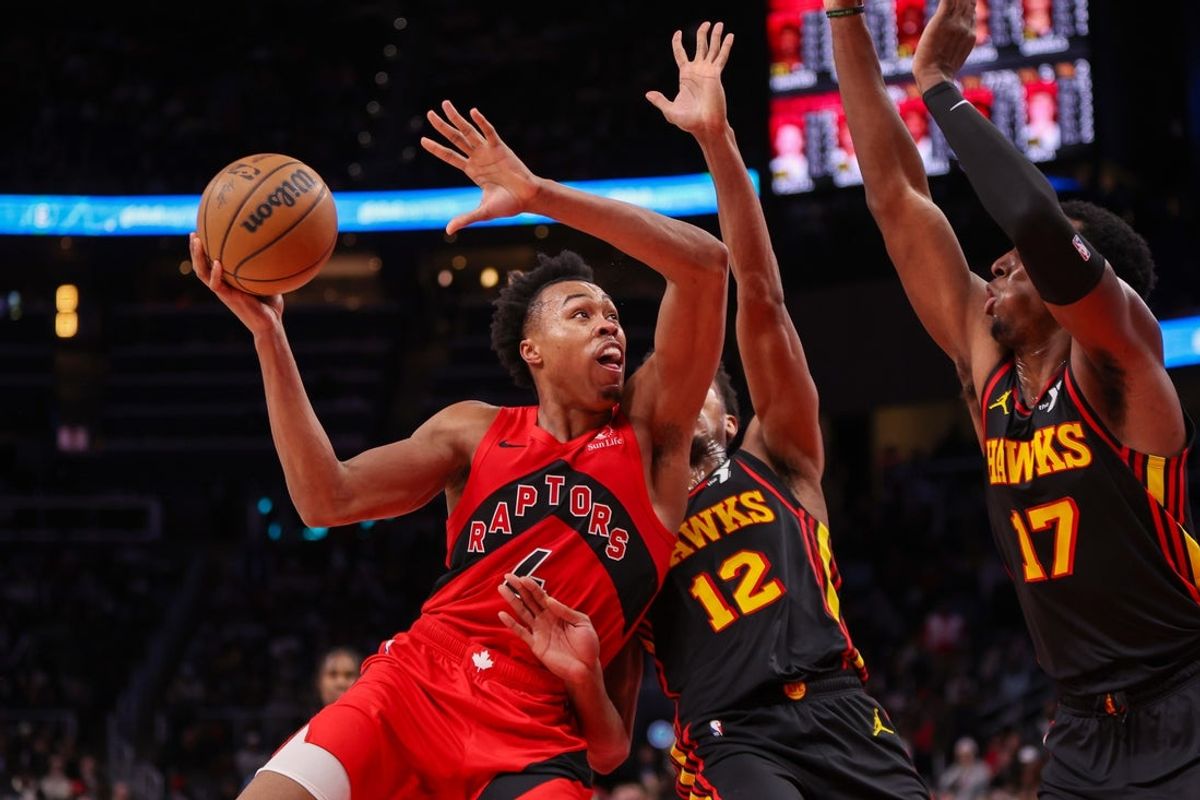 Jan 23, 2025; Atlanta, Georgia, USA; Toronto Raptors forward Scottie Barnes (4) shoots past Atlanta Hawks forward De'Andre Hunter (12) and forward Onyeka Okongwu (17) in the fourth quarter at State Farm Arena. Mandatory Credit: Brett Davis-Imagn Images