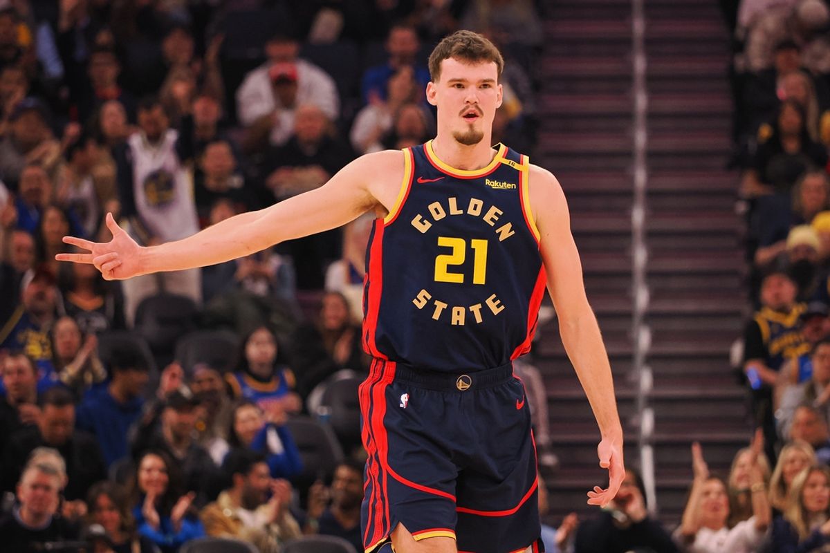 Jan 23, 2025; San Francisco, California, USA; Golden State Warriors center Quinten Post (21) gestures after a teammates basket during the second quarter against the Chicago Bulls at Chase Center. Mandatory Credit: Kelley L Cox-Imagn Images