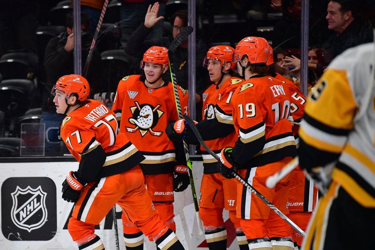 Jan 23, 2025; Anaheim, California, USA; Anaheim Ducksa celebrate the goal scored by right wing Frank Vatrano (77) against the Pittsburgh Penguins during the third period at Honda Center. Mandatory Credit: Gary A. Vasquez-Imagn Images