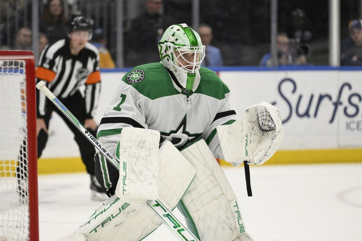 Jan 25, 2025; St. Louis, Missouri, USA; Dallas Stars goaltender Casey DeSmith (1) looks on during the second period of a hockey game against the St. Louis Blues at Enterprise Center. Mandatory Credit: Jeff Le-Imagn Images