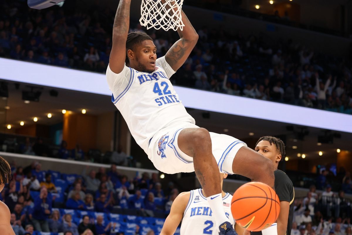 Jan 26, 2025; Memphis, Tennessee, USA; Memphis Tigers forward Dain Dainja (42) dunks the ball against the UAB Blazers during the first half at FedExForum. Mandatory Credit: Wesley Hale-Imagn Images