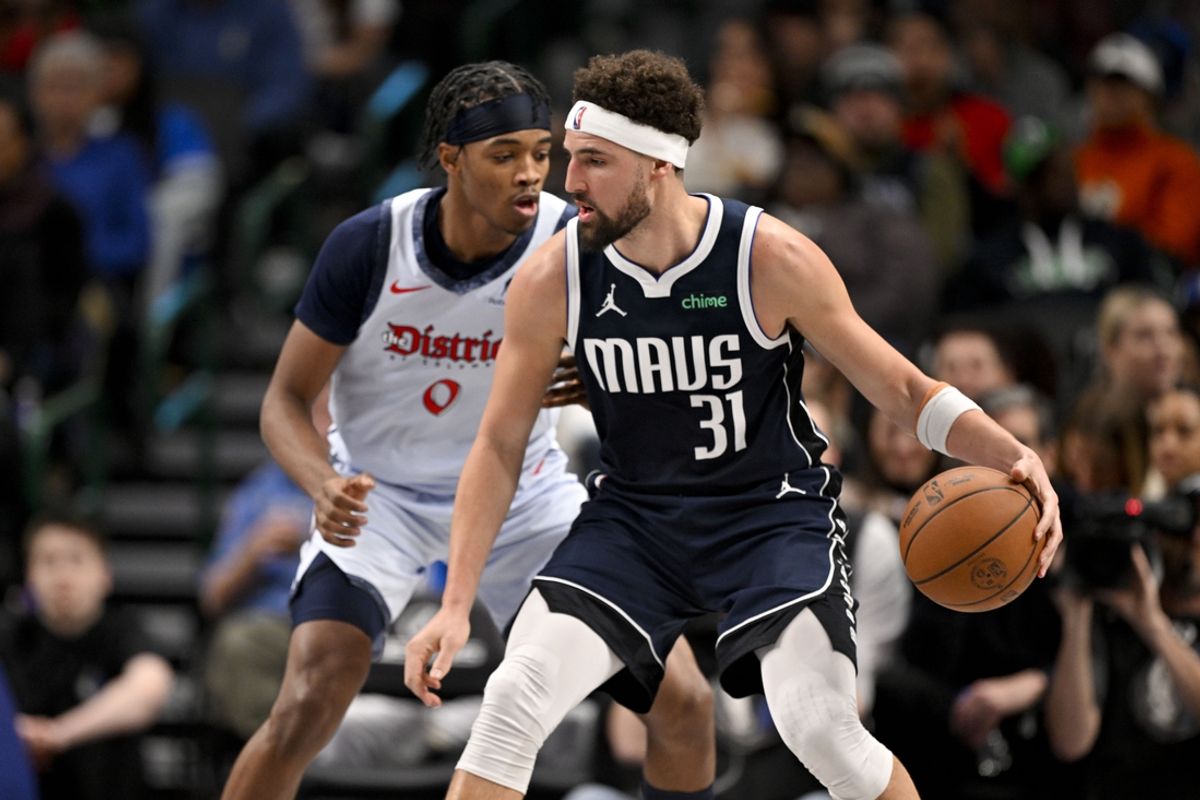Jan 27, 2025; Dallas, Texas, USA; Dallas Mavericks guard Klay Thompson (31) looks to moves the ball past Washington Wizards guard Bilal Coulibaly (0) during the game at the American Airlines Center. Mandatory Credit: Jerome Miron-Imagn Images