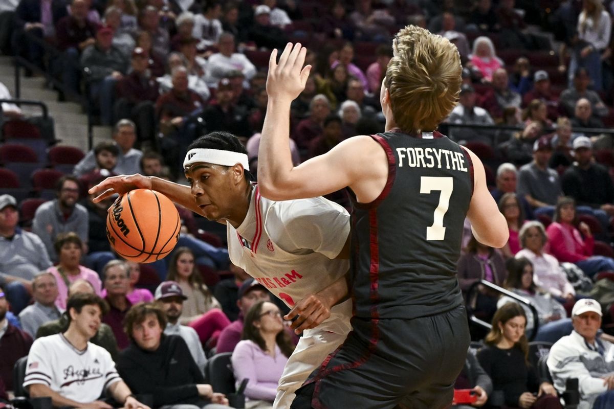 Jan 28, 2025; College Station, Texas, USA; Texas A&M Aggies guard Zhuric Phelps (1) drives as Oklahoma Sooners guard Dayton Forsythe (7) defends during the first half at Reed Arena. Mandatory Credit: Maria Lysaker-Imagn Images